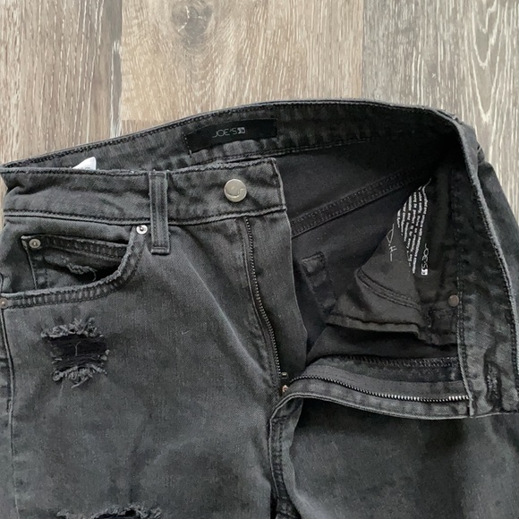 Joe’s Jeans. The Debbie high rise boyfriend crop - Picture 3 of 8